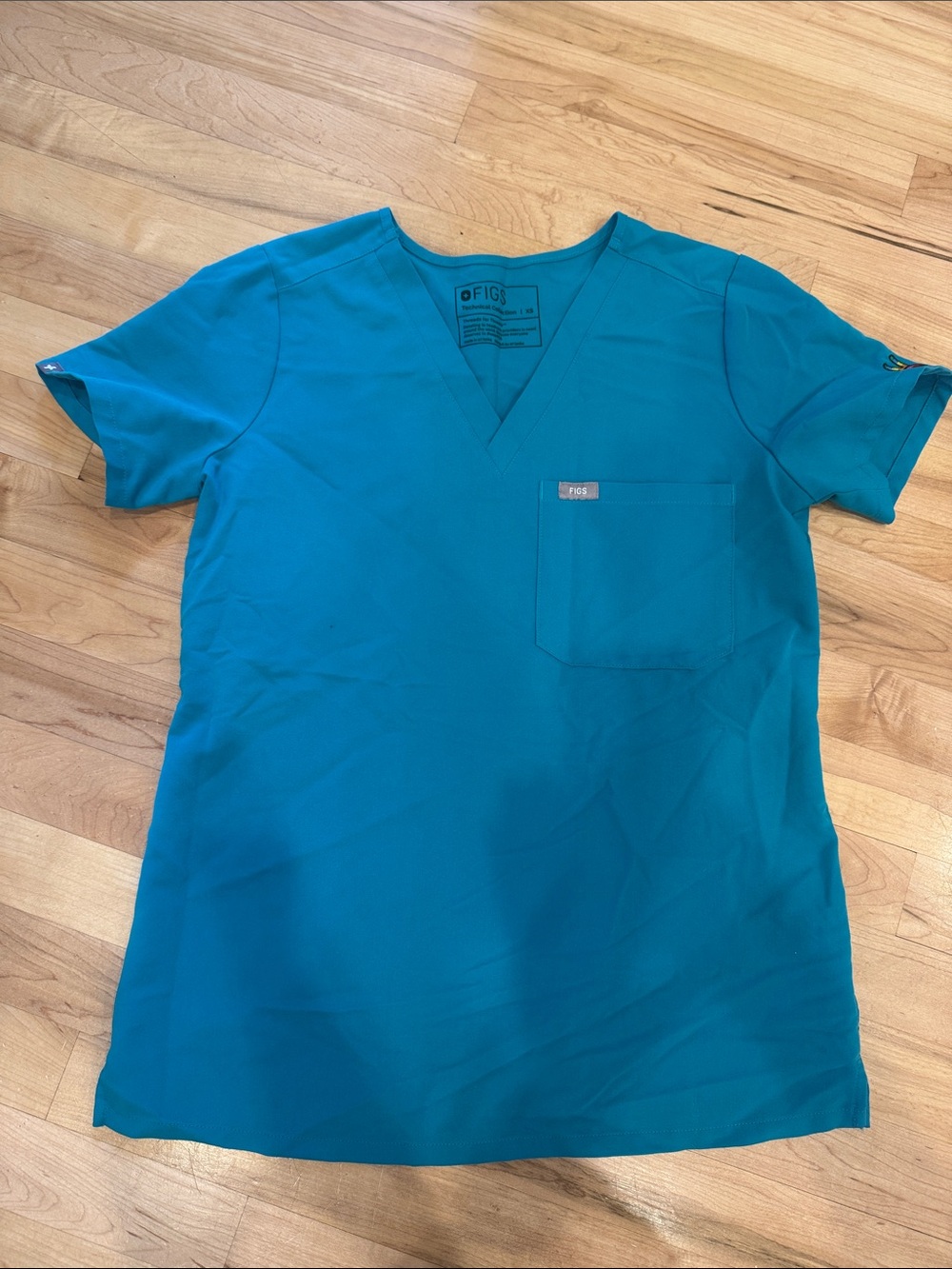 FIGS scrub XS top